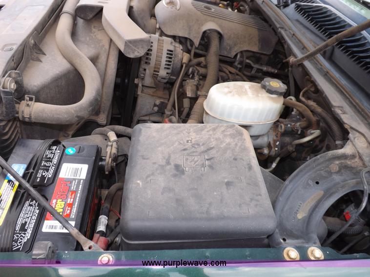 image for item I8487 2004 Chevrolet Suburban 1500 SUV