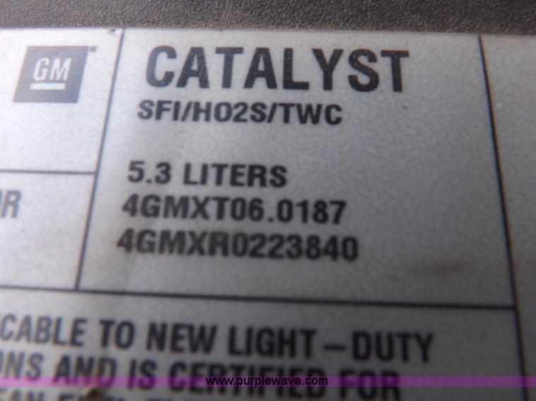 image for item I8487 2004 Chevrolet Suburban 1500 SUV