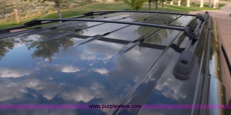 image for item I8487 2004 Chevrolet Suburban 1500 SUV