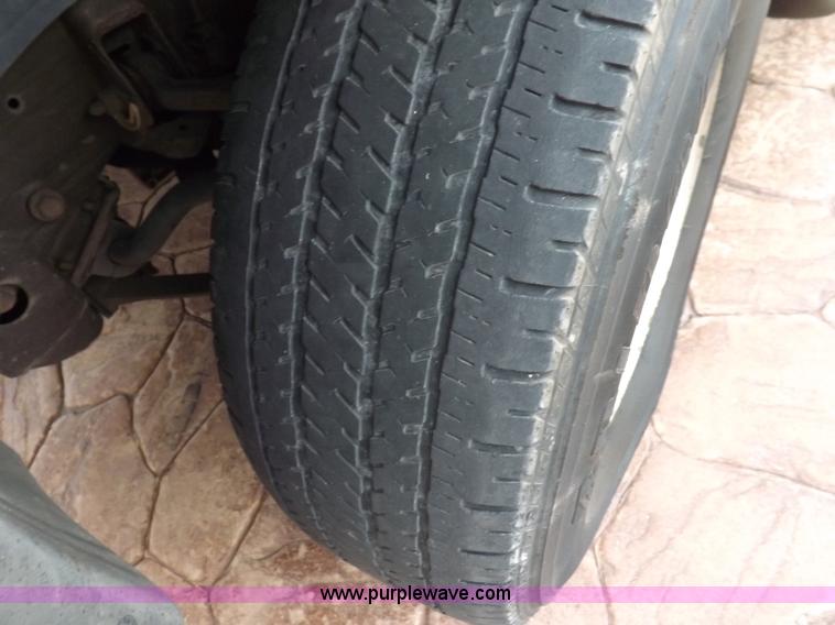 image for item I8487 2004 Chevrolet Suburban 1500 SUV