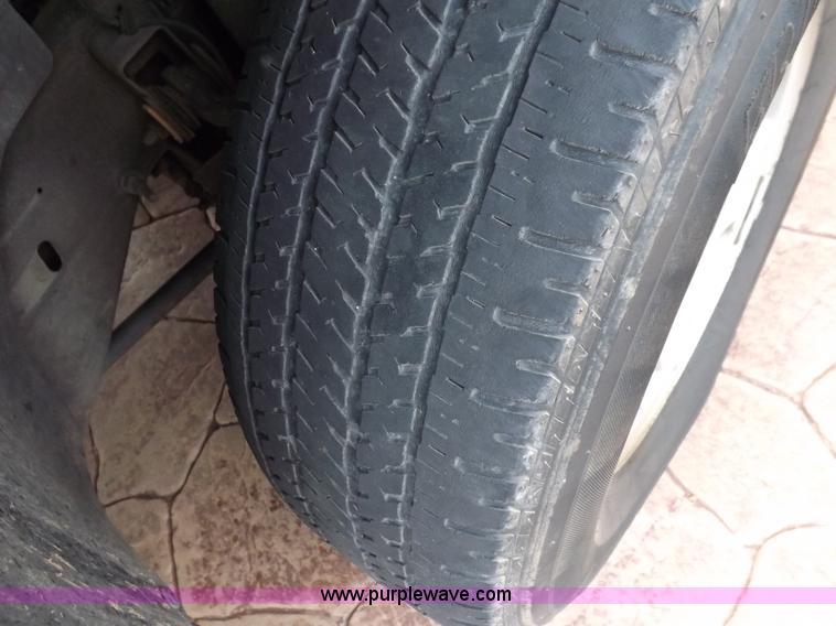 image for item I8487 2004 Chevrolet Suburban 1500 SUV