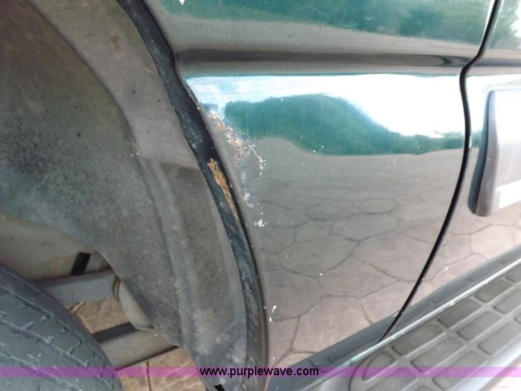 image for item I8487 2004 Chevrolet Suburban 1500 SUV