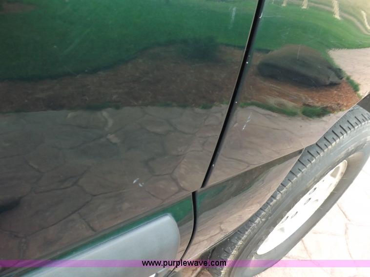 image for item I8487 2004 Chevrolet Suburban 1500 SUV