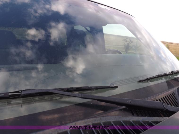 image for item I8487 2004 Chevrolet Suburban 1500 SUV