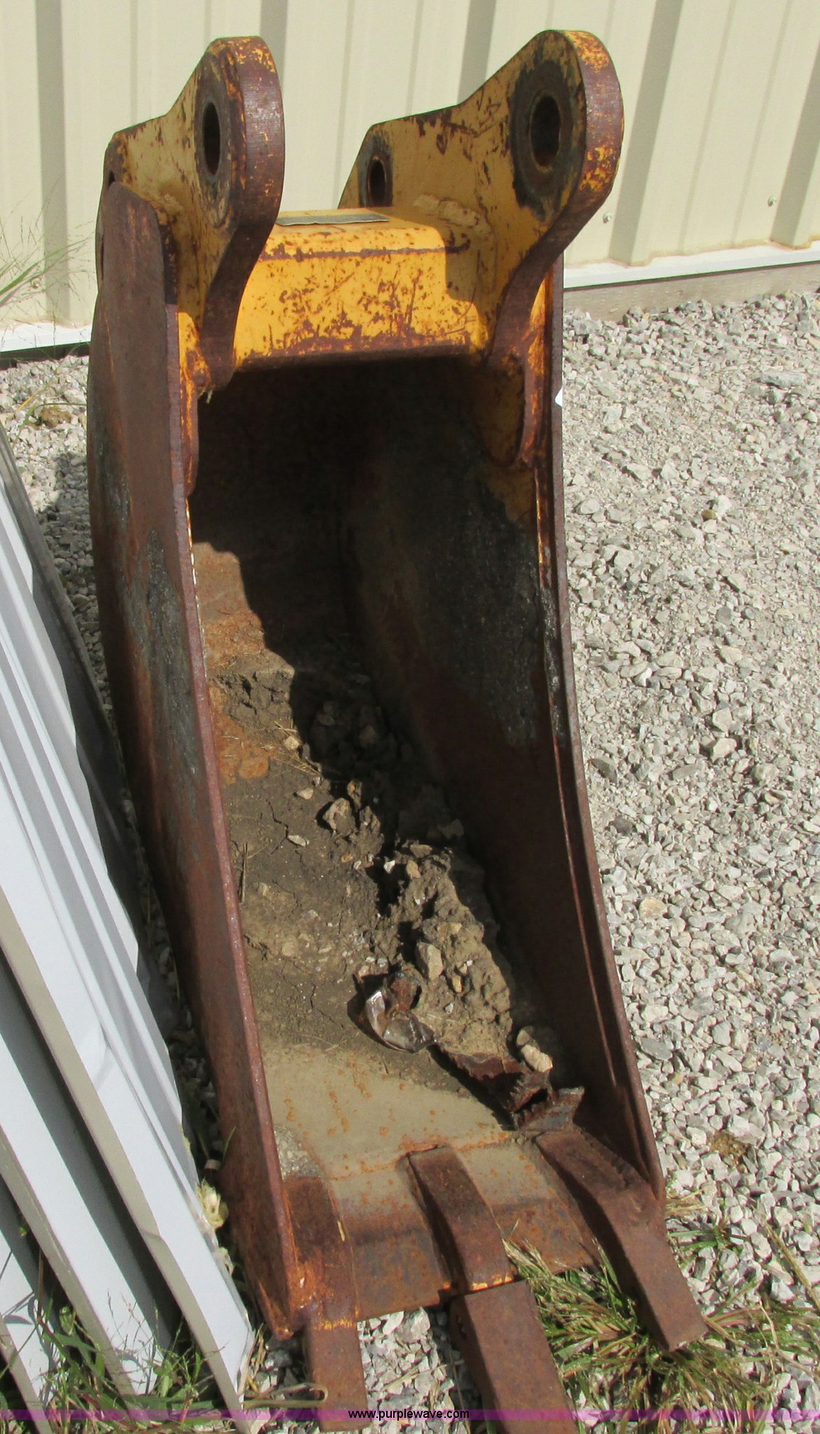 John Deere 310 backhoe bucket in Peculiar, MO Item F5285 sold