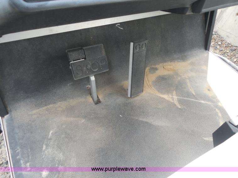 image for item AL9612 2005 Club Cart XRT 810E utility vehicle