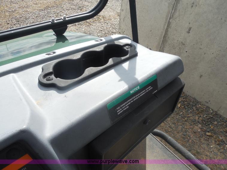 image for item AL9612 2005 Club Cart XRT 810E utility vehicle