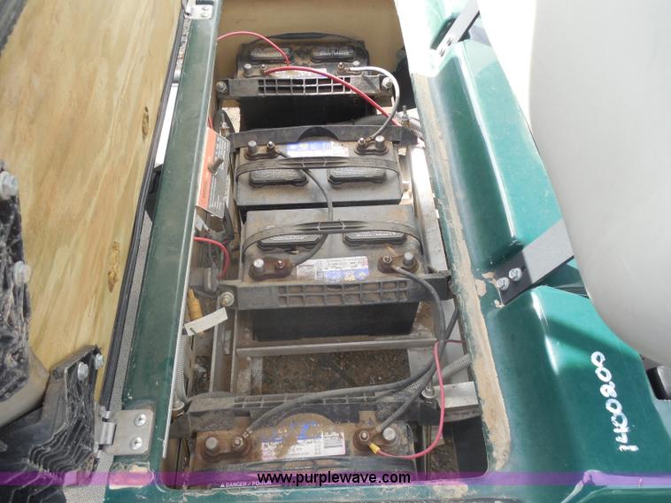 image for item AL9612 2005 Club Cart XRT 810E utility vehicle