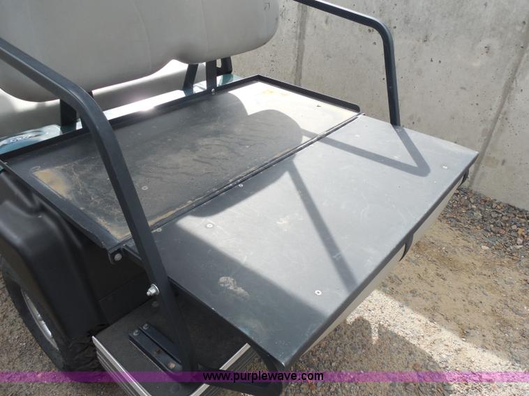 image for item AL9612 2005 Club Cart XRT 810E utility vehicle