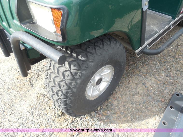 image for item AL9612 2005 Club Cart XRT 810E utility vehicle