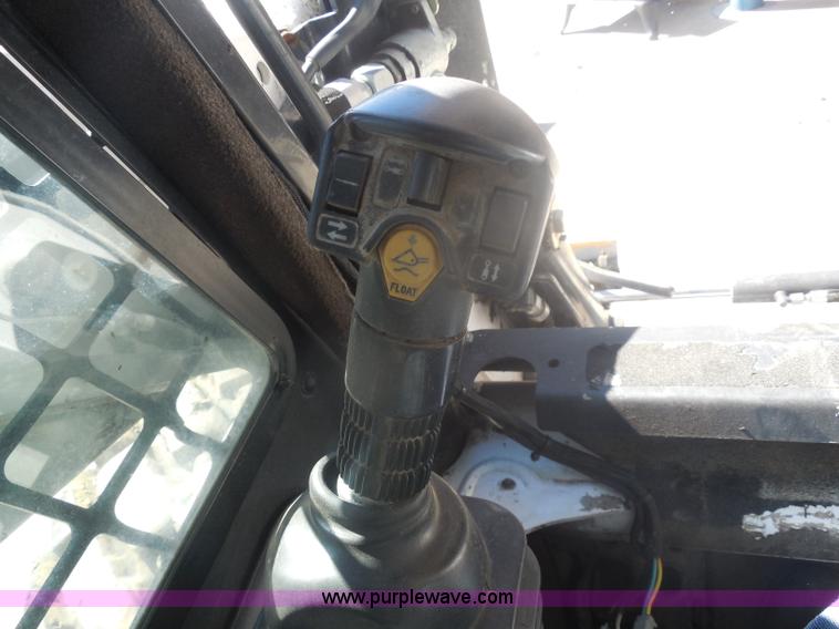 image for item AL9651 2008 Bobcat S330 skid steer