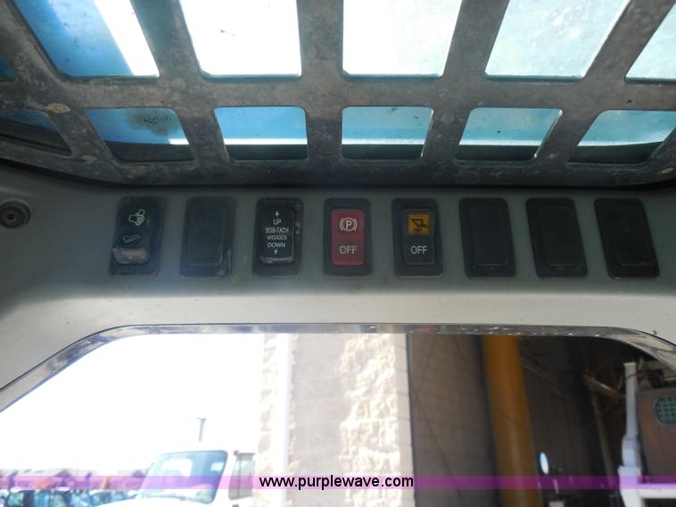 image for item AL9651 2008 Bobcat S330 skid steer