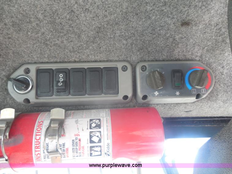 image for item AL9651 2008 Bobcat S330 skid steer