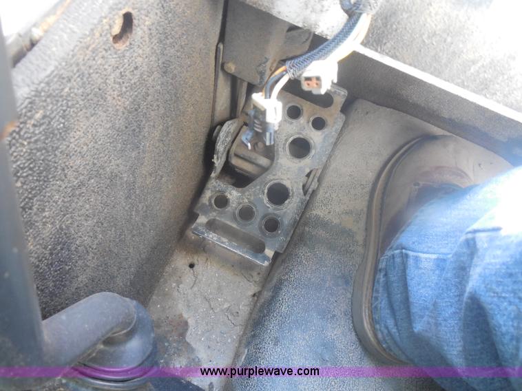 image for item AL9651 2008 Bobcat S330 skid steer