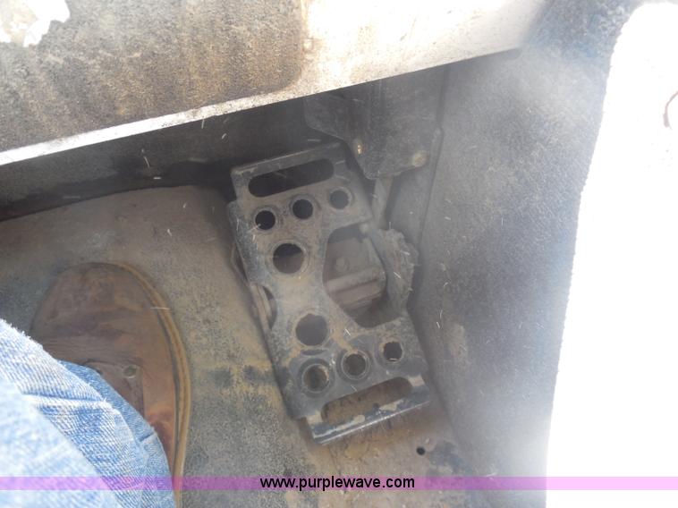 image for item AL9651 2008 Bobcat S330 skid steer