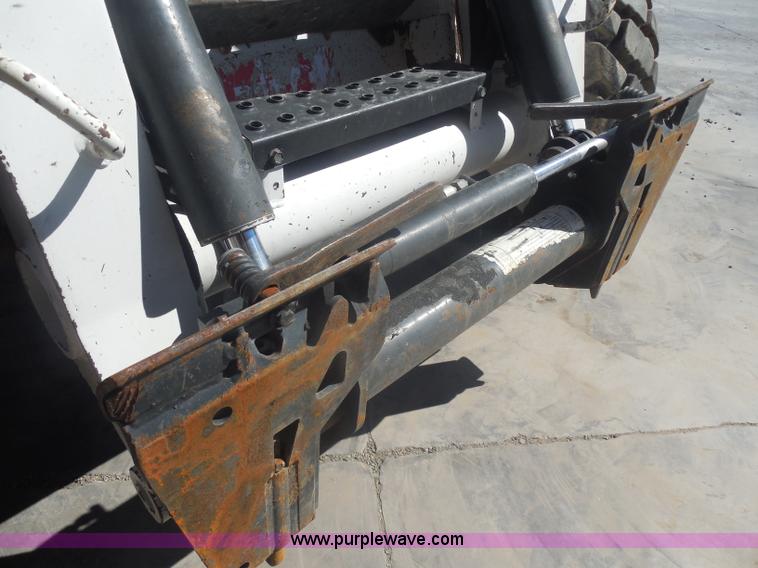 image for item AL9651 2008 Bobcat S330 skid steer