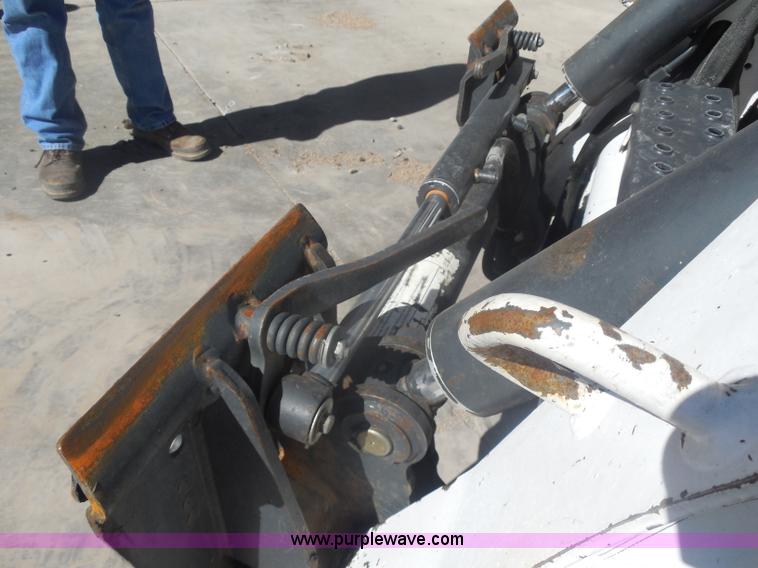 image for item AL9651 2008 Bobcat S330 skid steer