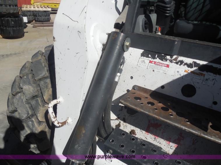 image for item AL9651 2008 Bobcat S330 skid steer