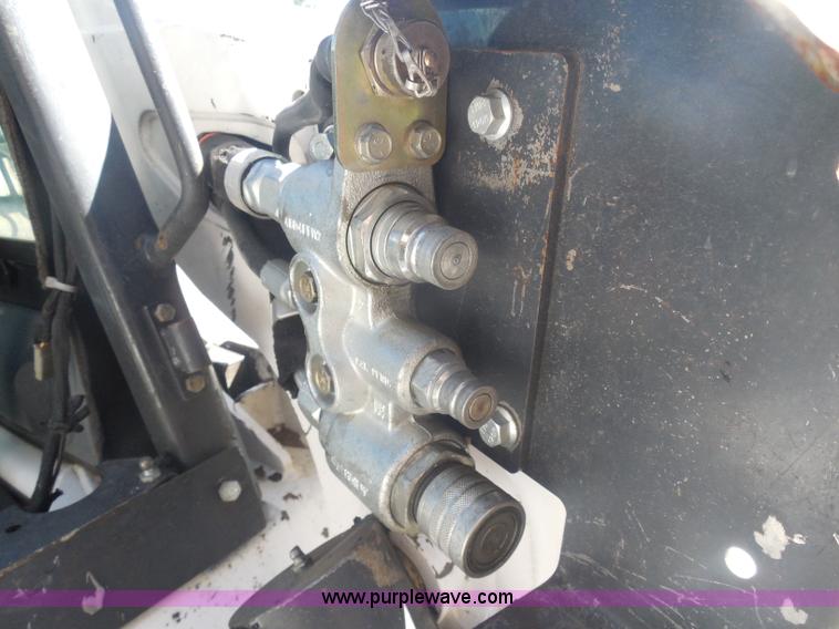 image for item AL9651 2008 Bobcat S330 skid steer