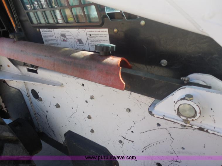 image for item AL9651 2008 Bobcat S330 skid steer