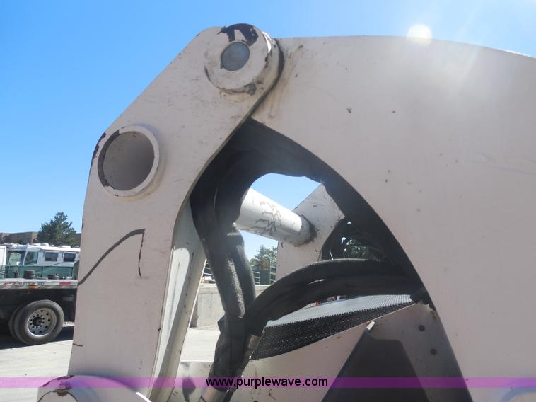 image for item AL9651 2008 Bobcat S330 skid steer