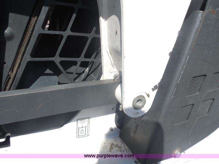 image for item AL9651 2008 Bobcat S330 skid steer