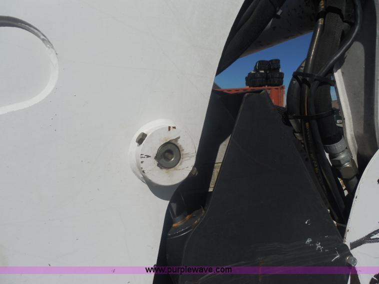 image for item AL9651 2008 Bobcat S330 skid steer