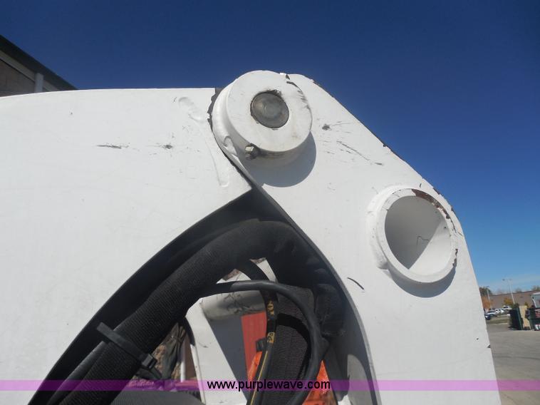image for item AL9651 2008 Bobcat S330 skid steer