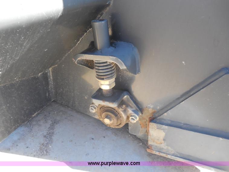 image for item H9998 2006 Bobcat drop hammer