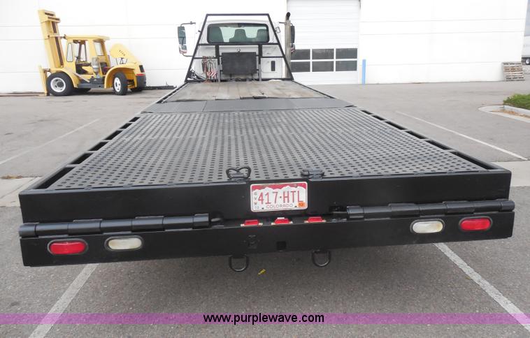 image for item I1322 2004 International DuraStar 4400 flatbed truck