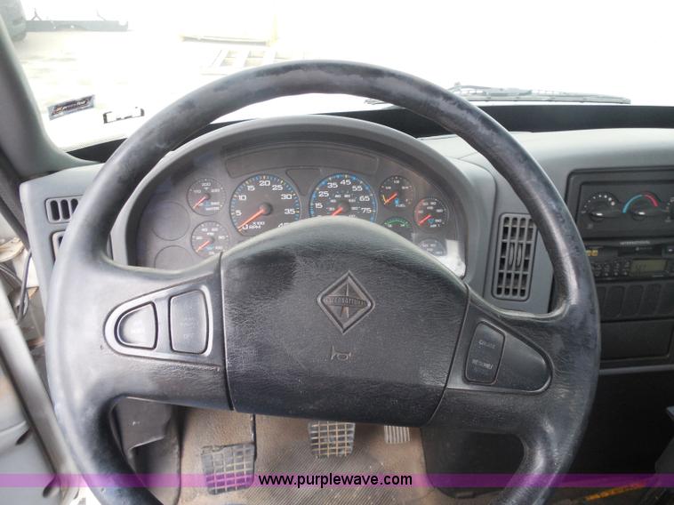 image for item I1322 2004 International DuraStar 4400 flatbed truck