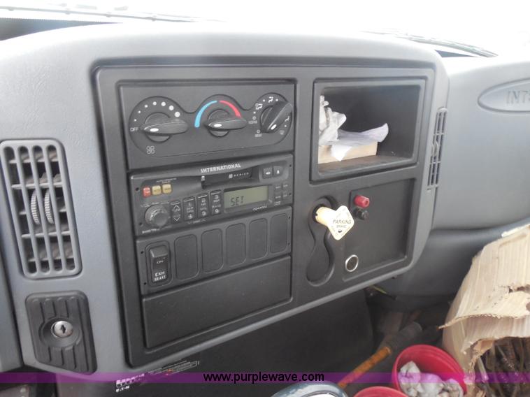 image for item I1322 2004 International DuraStar 4400 flatbed truck