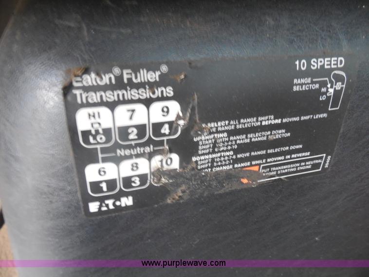 image for item I1322 2004 International DuraStar 4400 flatbed truck