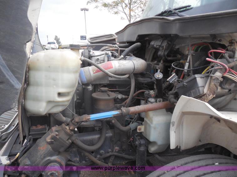 image for item I1322 2004 International DuraStar 4400 flatbed truck