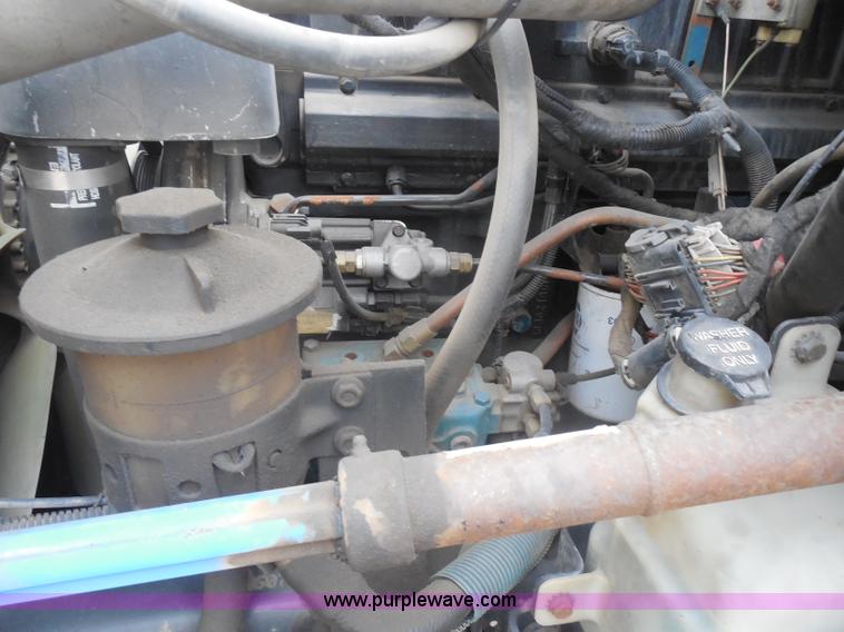 image for item I1322 2004 International DuraStar 4400 flatbed truck