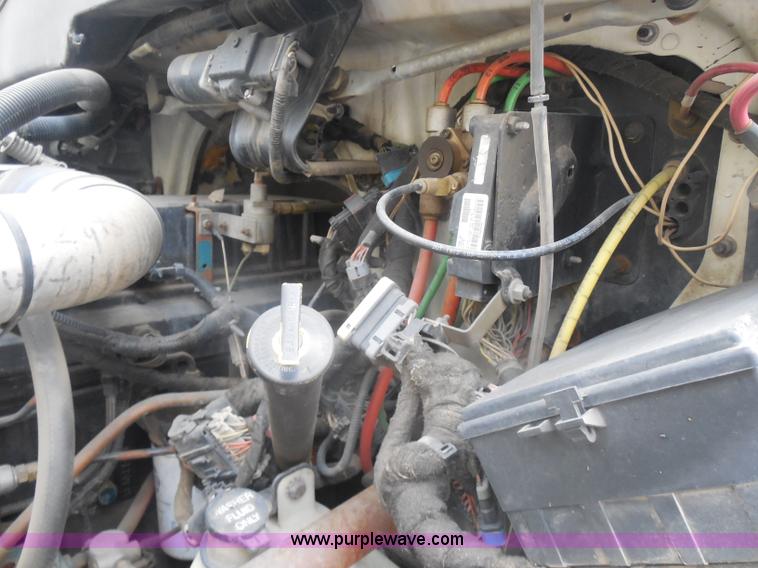 image for item I1322 2004 International DuraStar 4400 flatbed truck