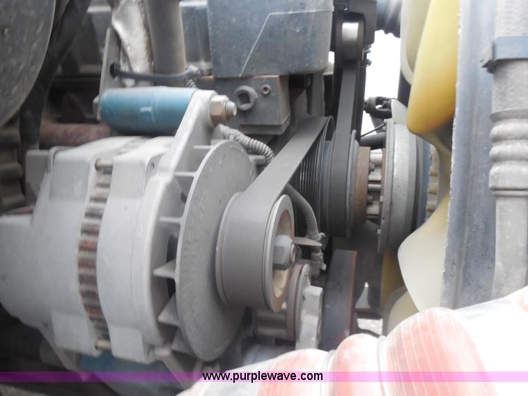 image for item I1322 2004 International DuraStar 4400 flatbed truck