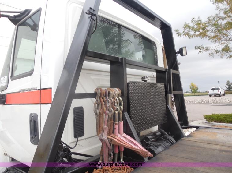 image for item I1322 2004 International DuraStar 4400 flatbed truck