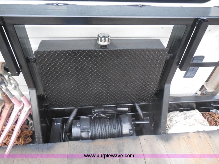 image for item I1322 2004 International DuraStar 4400 flatbed truck