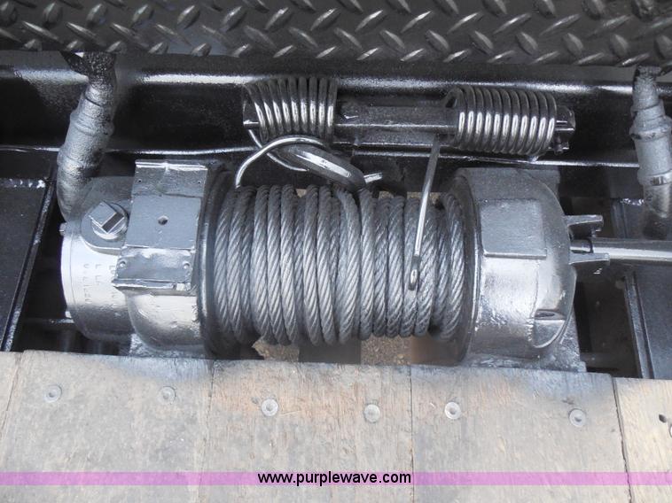 image for item I1322 2004 International DuraStar 4400 flatbed truck