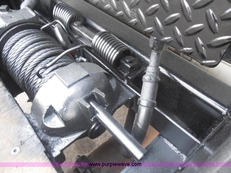 image for item I1322 2004 International DuraStar 4400 flatbed truck