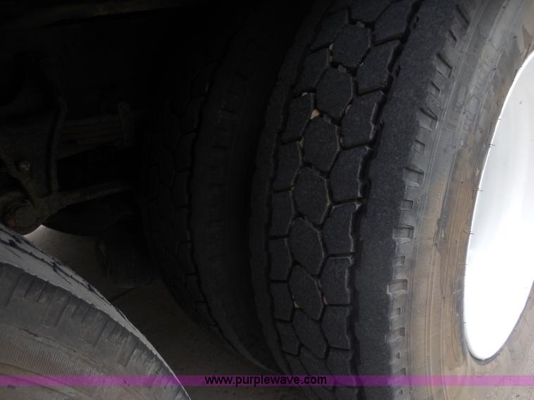 image for item I1322 2004 International DuraStar 4400 flatbed truck