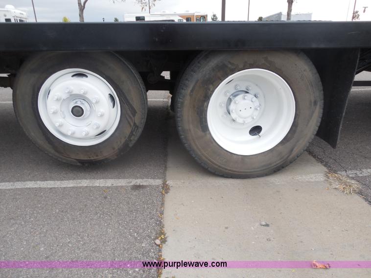 image for item I1322 2004 International DuraStar 4400 flatbed truck