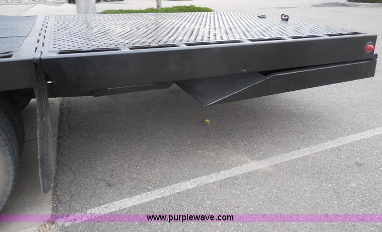 image for item I1322 2004 International DuraStar 4400 flatbed truck