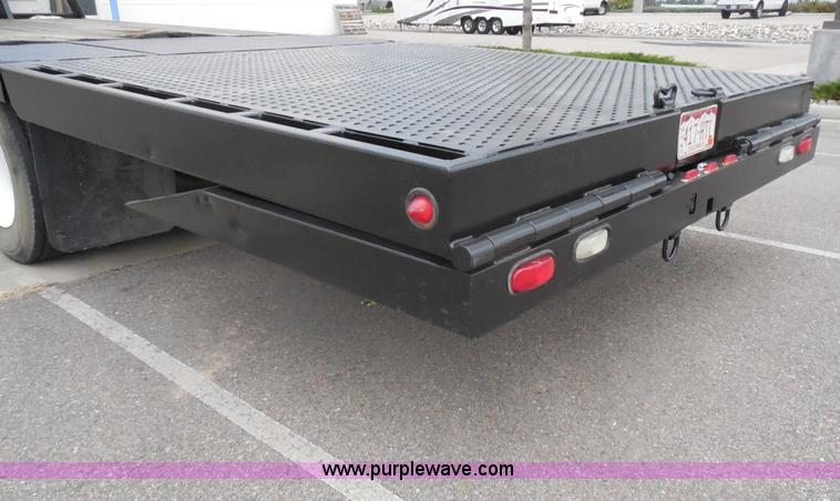 image for item I1322 2004 International DuraStar 4400 flatbed truck