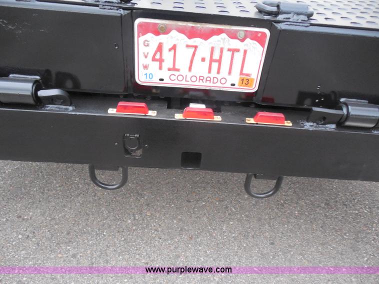 image for item I1322 2004 International DuraStar 4400 flatbed truck