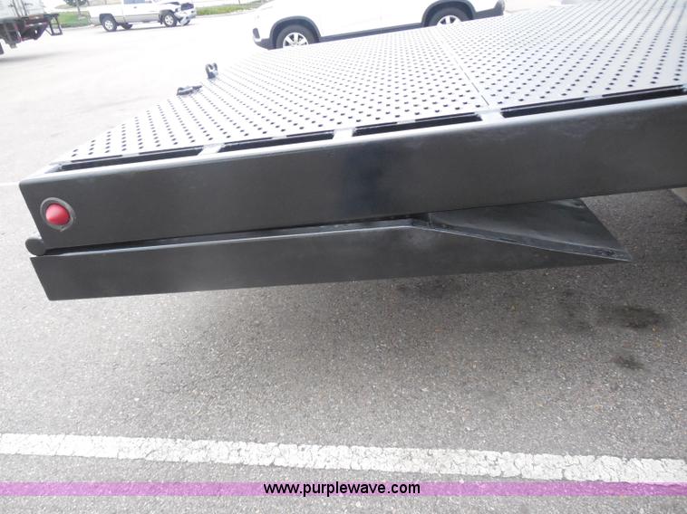 image for item I1322 2004 International DuraStar 4400 flatbed truck