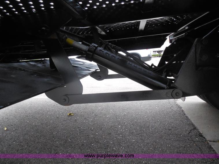 image for item I1322 2004 International DuraStar 4400 flatbed truck