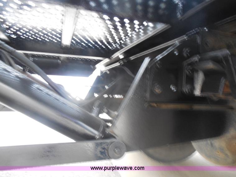 image for item I1322 2004 International DuraStar 4400 flatbed truck