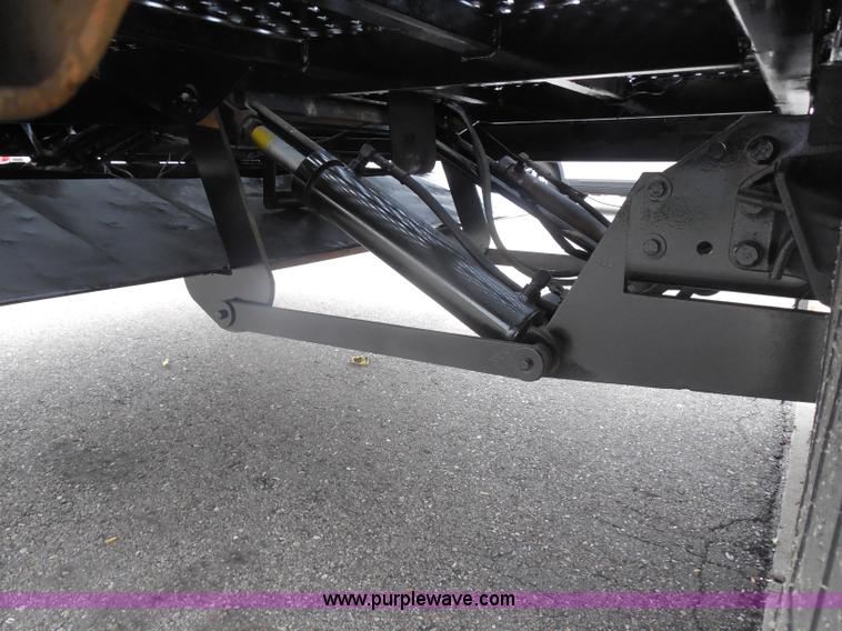 image for item I1322 2004 International DuraStar 4400 flatbed truck